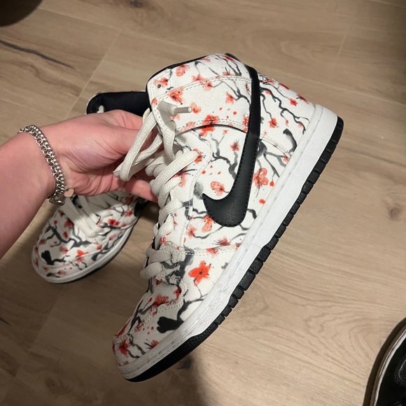 Nike SB Japanese cherry blossom sneakers RARE - Picture 1 of 5